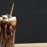 Peminat Coklat & Kopi? Jom Cuba Resipi Mudah Iced Coffee Kitkat!