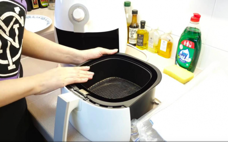 'Deep Clean' Air Fryer, Wanita Ini Kongsi Kaedah Betul Cuci Agar Tak ...