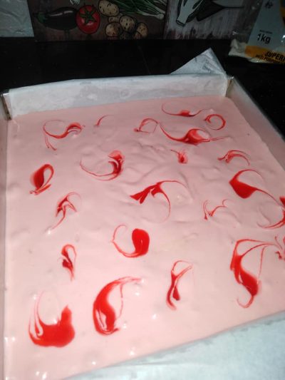kek yogurt cheese strawberry