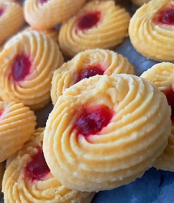 swiss tart strawberry