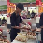 Pelanggan Marah Lelaki Jual Popia Sebab Panggil ‘Mak Cik’, Ini Respon Netizen