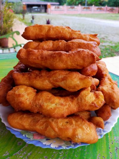 kuih kayu keramat
