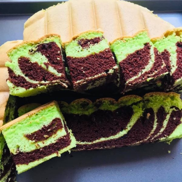 kek pandan marble