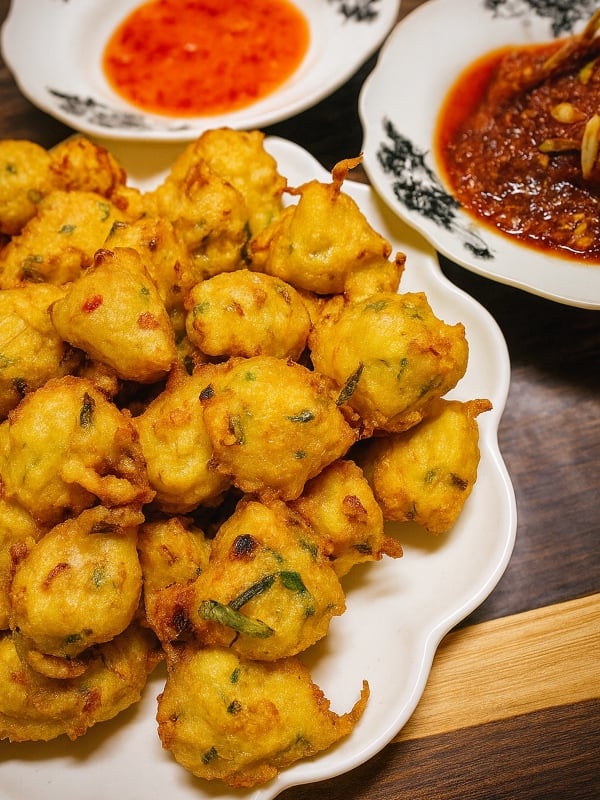 cucur nasi ikan bilis