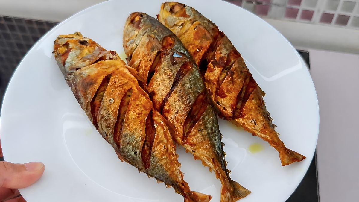 ikan goreng kunyit