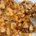 Tak Perlu Oven! Ini Cara Buat Pizza Simple Guna Roti Keping Yang ‘Mewah’ Topping