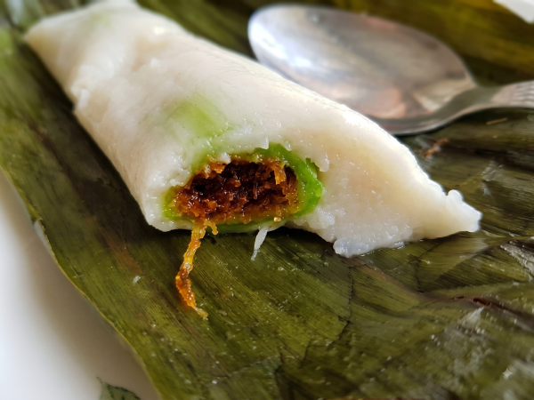 kuih tepung bungkus