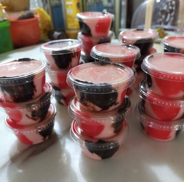 puding strawberi coklat